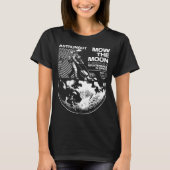 Astronaut Mows the Moon – Funny Space Maintenance Tシャツ (正面)