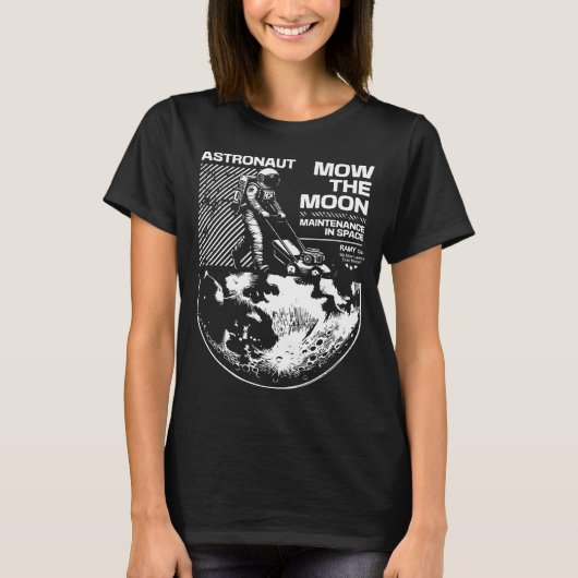 Astronaut Mows the Moon – Funny Space Maintenance Tシャツ (正面)