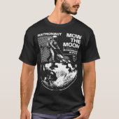 Astronaut Mows the Moon – Funny Space Maintenance Tシャツ (正面)