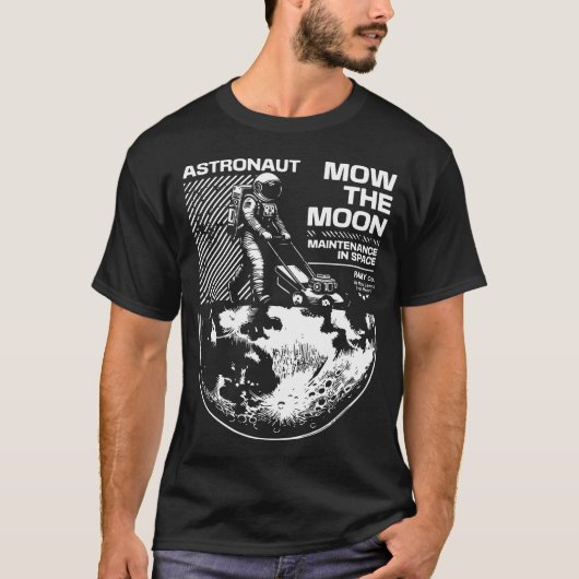 Astronaut Mows the Moon – Funny Space Maintenance Tシャツ (正面)