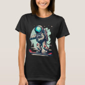 Astronaut On Snowboard Funny Astronaut Skiing On S Tシャツ (正面)