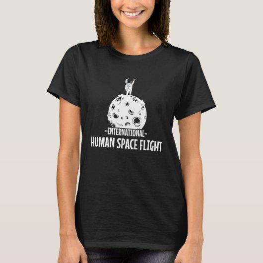 Astronaut on the moon and Mars for space friends Tシャツ (正面)