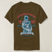Astronaut Outer Space Adventure Scifi Moon Camp Gi Tシャツ (デザイン正面)