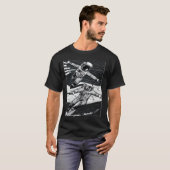 Astronaut Surfing in a Space Wave Tシャツ (正面フル)