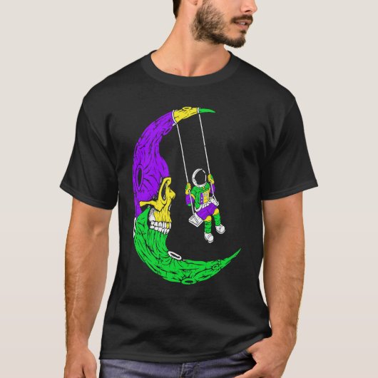 Astronaut Swinging On Moon Skull Mardi Gras Carniv Tシャツ (正面)