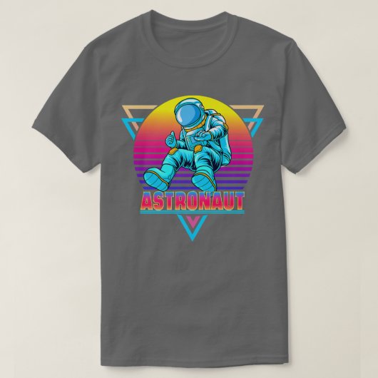 Astronaut Vaporwave Retro Aesthetic 90s  Tシャツ (デザイン正面)