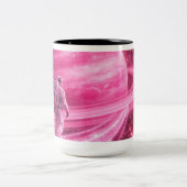 Astronaut Walking on Pink Rings ツートーンマグカップ (中央)