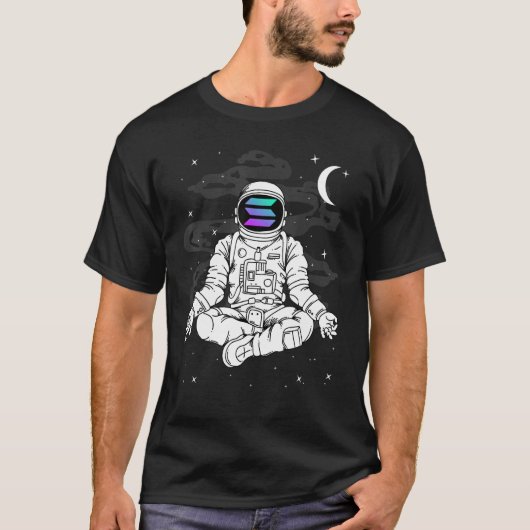 Astronaut Yoga Solana Sol To The Moon Crypto Token Tシャツ (正面)