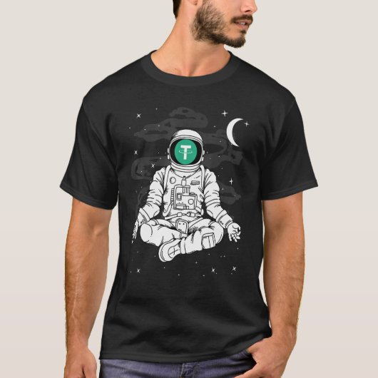 Astronaut Yoga Tether Usdt Coin To The Moon Crypto Tシャツ (正面)