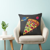 Astronautas montando una pizza en el espacio クッション (椅子)