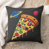 Astronautas montando una pizza en el espacio クッション (ブランケット)