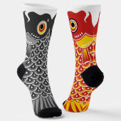 Asymmetrical Black and Red Koinobori Carp ソックス (傾斜あり)