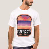 Atlantic City Beach NJ Retro Sunset Tシャツ (正面)