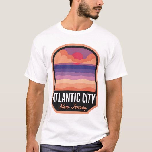 Atlantic City Beach NJ Retro Sunset Tシャツ (正面)