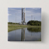 Atlas V/Centaurは打ち上げ会社に到着 缶バッジ (正面)