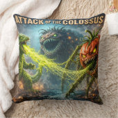 Attack of the Colossus retro monster movie throw c クッション (ブランケット)
