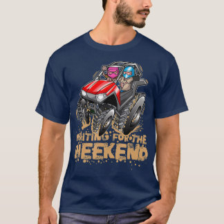 ATVオフロード側で待機 Tシャツ