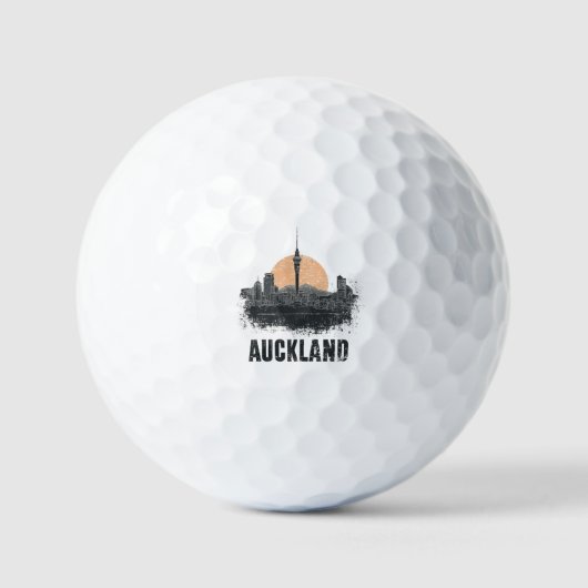 Auckland New Zealand City Skyline Vintage Travel ゴルフボール (正面)