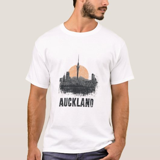 Auckland New Zealand City Skyline Vintage Travel Tシャツ (正面)