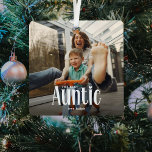 AUNTIEの最高の写真可愛いギフト メタルオーナメント<br><div class="desc">可愛い最高の写真クリスマスの飾りカスタム。デザインはおもしろいホワイト読タイポグラフィを備え最高のて「The Auntie」。単にあなたのお気に入りの写真をアップロードし、その送信元の名前/sをパーソナライズする。文字の色は「さらに」ツールを使カスタマイズ用して変更できる。クリスマスや誕生日、その他の特別な機会に素敵な記念ギフトを作る!</div>