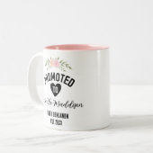 Auntieベビー名にパーソナライズされた昇格 ツートーンマグカップ (正面左)