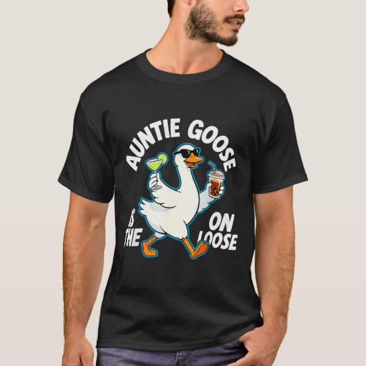 Auntie Goose On The Loose Funny Drinking Gift  Tシャツ (正面)