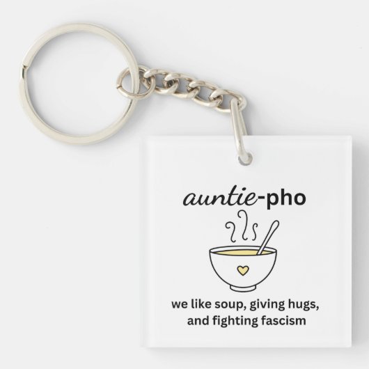 Auntie-Pho Soup Noodles Hugs Anti-Fascism キーホルダー (正面)