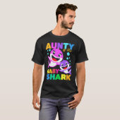 Aunty Of theベビー誕生日シャークアウンティシャーククリス Tシャツ (正面フル)