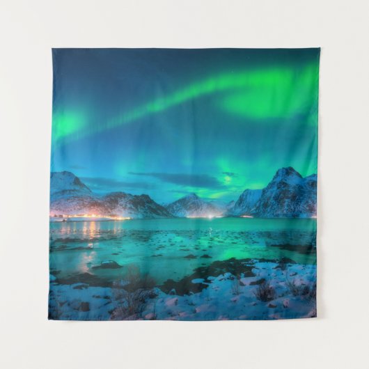 Aurora borealis over the sea coast, snowy mountain タペストリー (正面)