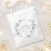 AUSHA ダスティーブルーの花柄男の子ベビーシャワー フェイバーバッグ (クリップ留めされた状態)