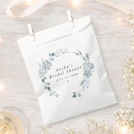 AUSHA ダスティーブルーの花柄男の子ベビーシャワー フェイバーバッグ (クリップ留めされた状態)