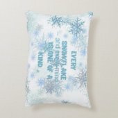 Ausome Winter – One of a Kind Snowflake Giraffe  アクセントクッション (裏面(縦))