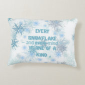 Ausome Winter – One of a Kind Snowflake Giraffe  アクセントクッション (裏面)