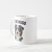 Aussie Hugs Mug – 愛するオーストラリアの羊飼いの贈り物 コーヒーマグカップ (正面左)