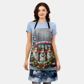 Australian Kelpie Christmas Red Truck Holiday エプロン (着用した状態)