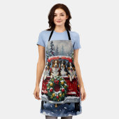 Australian Shepherd Christmas Red Truck Holiday エプロン (着用した状態)