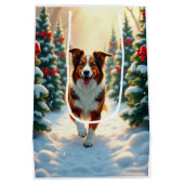 Australian Shepherd Christmas Tree Farm Painting ミディアムペーパーバッグ (裏面)