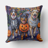 Australian Shepherd Trick-or-Treating in Halloween クッション (裏面)
