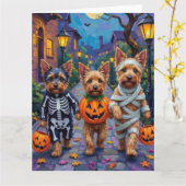 Australian Terrier Trick-or-Treating in Halloween カード (黄色い花)
