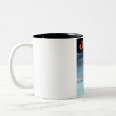 Austria To Ski – 冬のスキー旅行ポスターA ツートーンマグカップ (左)