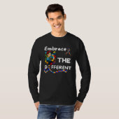 Autism Awareness Embrace Different Unmasking Autis Tシャツ (正面フル)