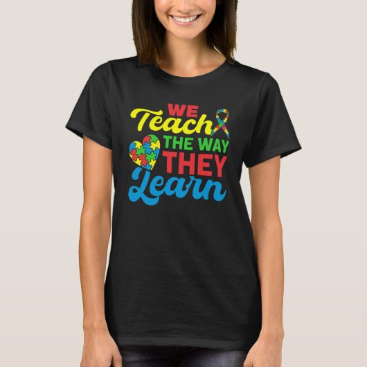 Autism Awareness School Teaching Proud Autism Teac Tシャツ (正面)