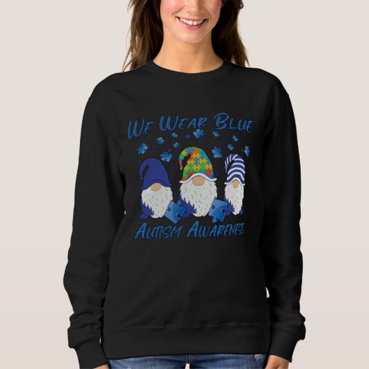 Autism Awareness We Wear Blue Puzzle Gnomes Holdin スウェットシャツ (正面)