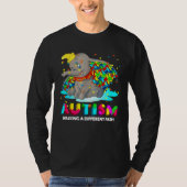 Autism Elephant Dumbo Walking A Different Path Aut Tシャツ (正面)