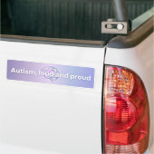 Autism Pride Loud & Proud Modern Purple バンパーステッカー (トラック上)