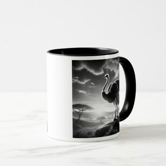 Autruche sur un rocher en savane. マグカップ (正面右)