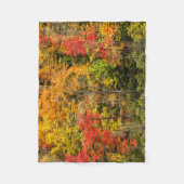 Autumn at Sims Pond North Carolina,ブルーリッジ フリースブランケット (正面)