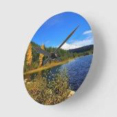 Autumn at Trillium Lake、または ラウンド壁時計 (傾斜)