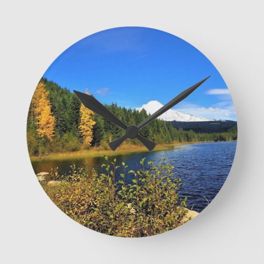 Autumn at Trillium Lake、または ラウンド壁時計 (正面)