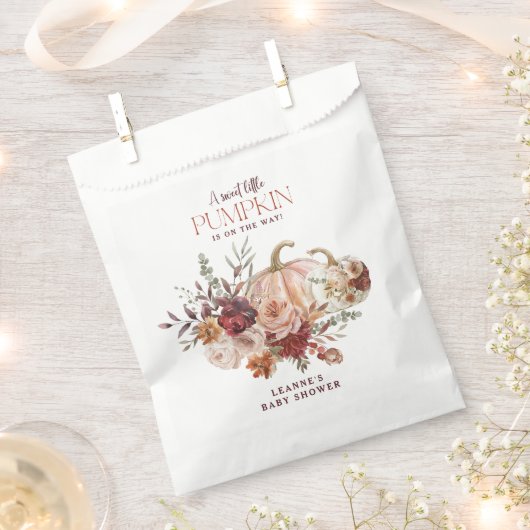 Autumn Blooms 'a little pumpkin' Baby Shower フェイバーバッグ (クリップ留めされた状態)
